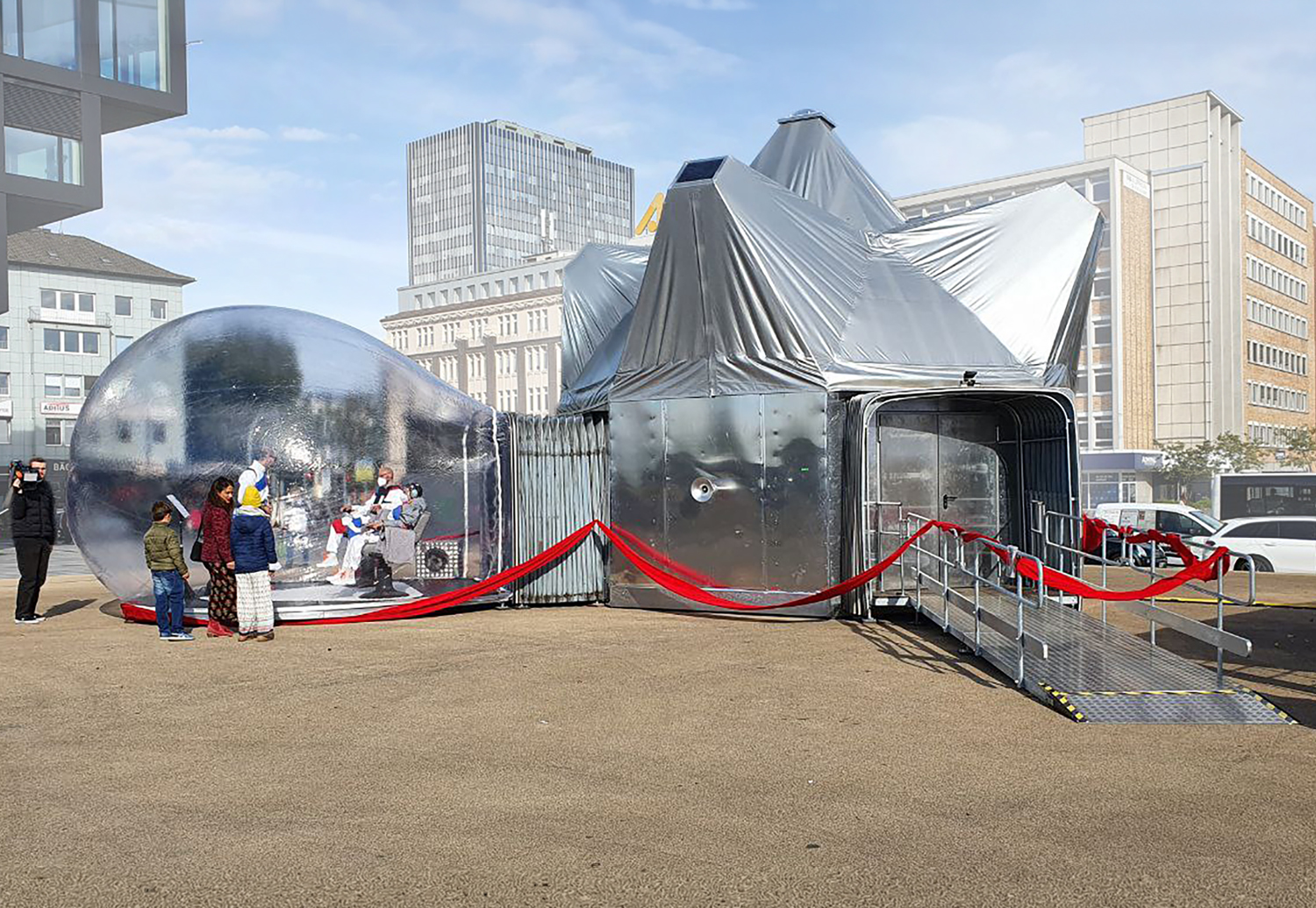 Das UFO ist gelandet! Eröffnungsveranstaltung der Jungen Oper Urban ©Jan Liesegang - raumlaborberlin