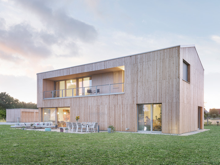 Wohnhaus in Holzbauweise, Fotografie: Werner Huthmacher